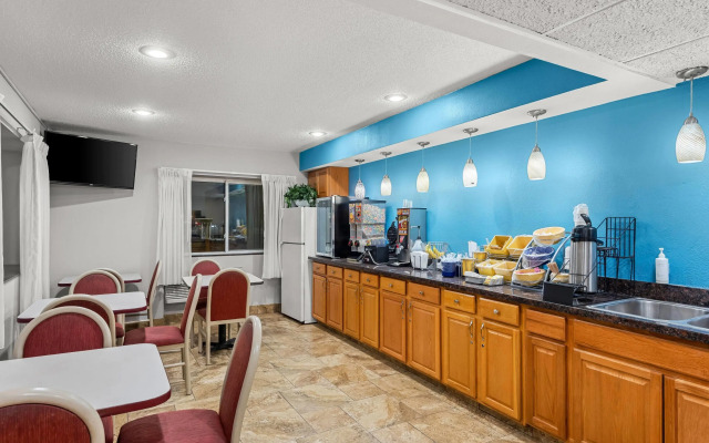 Days Inn by Wyndham Ames