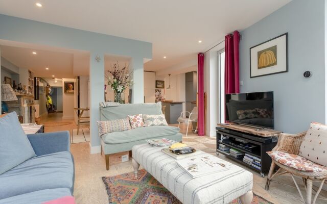 Stunning Flat In West London With A Garden