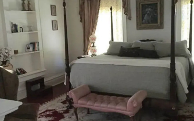 Collina Plantation Inn