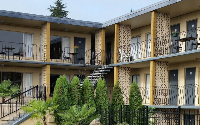 The Port-O-Call Inn & Suites