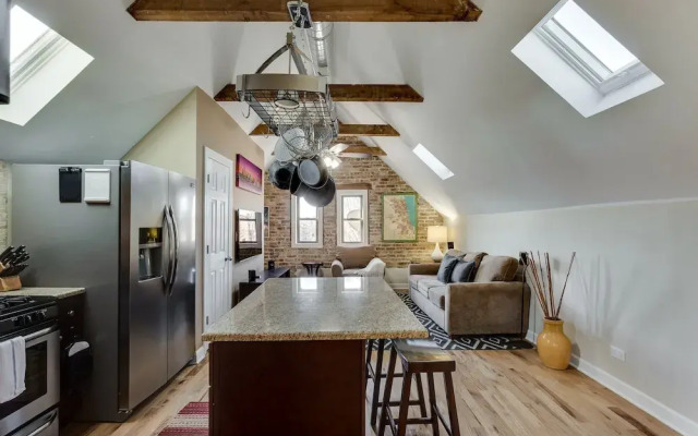 Bright & Lofty Bucktown 1BR by AllSet Turnover