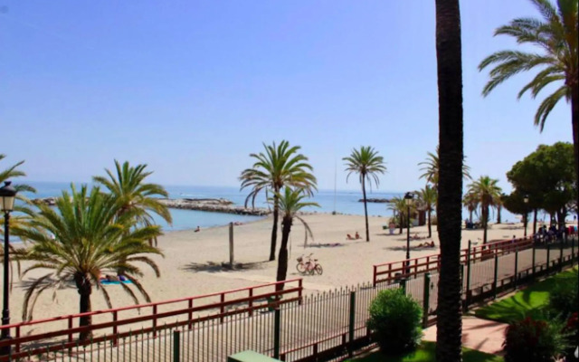 Frontline sea in the center of Puerto Banus.2 Bedrooms.