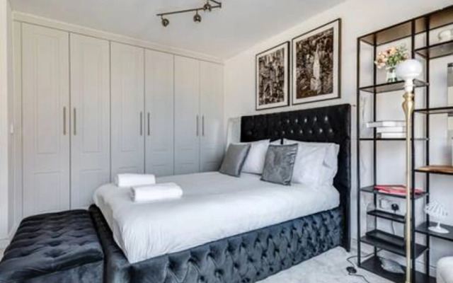 Stylish 4-br House With 3 Ensuite Free Parking