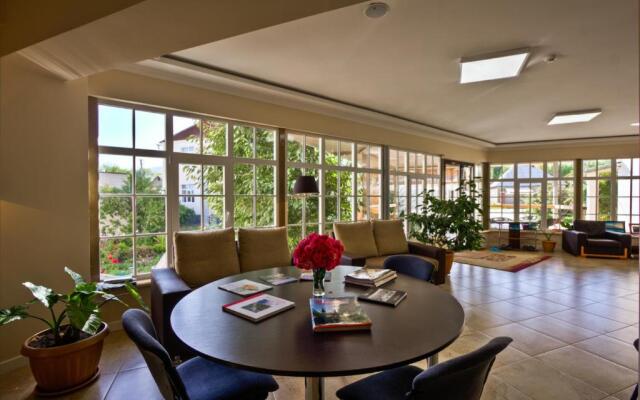 Green Yard Hotel