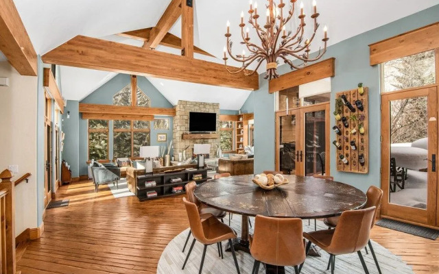 Lupine Residence 5 Bedroom Home by RedAwning