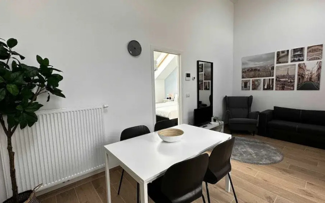 Luxury 1BR Near Fashion District by Oneluxstay