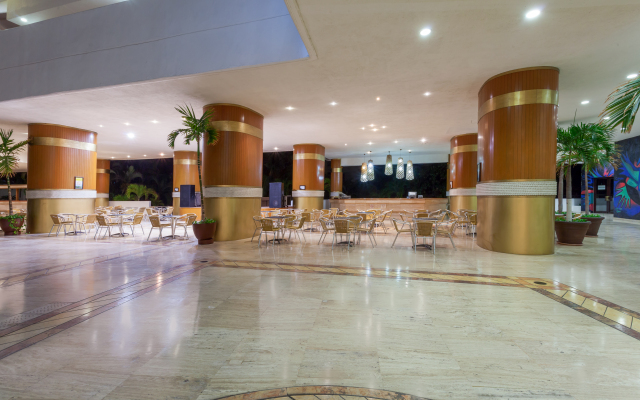 HS HOTSSON Hotel Acapulco