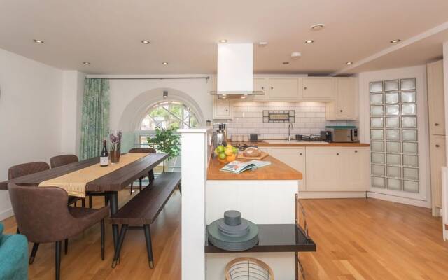 Panda Sanctuaries, Kensington Chapel Apartment
