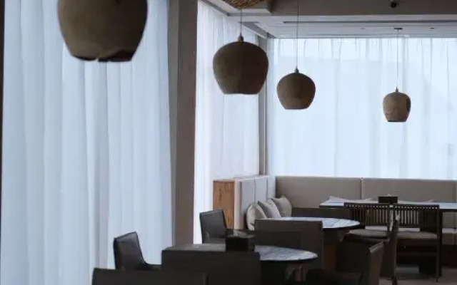 Chunfeng Baiyang Waiting For The Wind Rustic Luxury Hotel