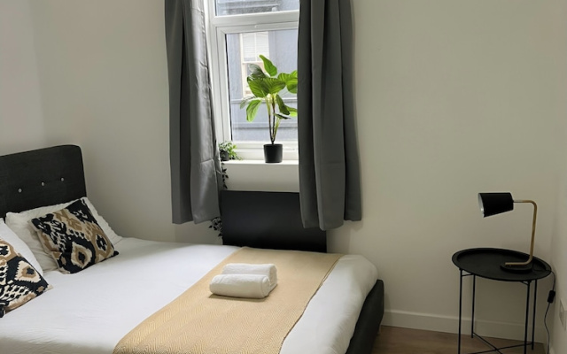 Pet Friendly - Parking - 3 Bedrooms - 6 Guests