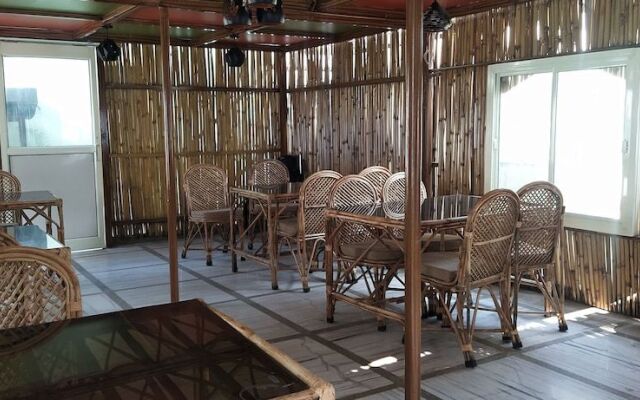 Hotel 4 U Rishikesh - Hostel