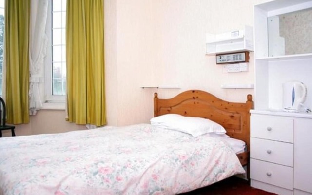 Oyo The Chatsworth Hotel