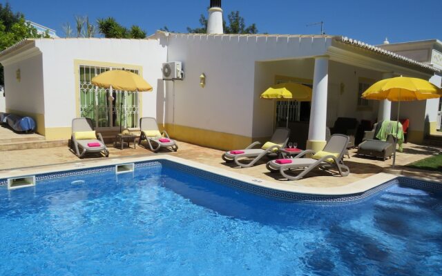 Immaculate 3-bed Villa in Guia Private Pool