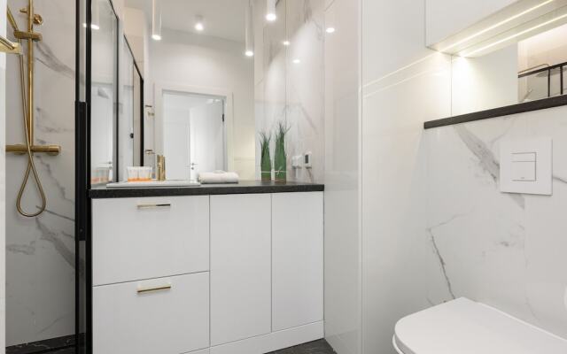 Apartment Kolejowa & Parking by Renters