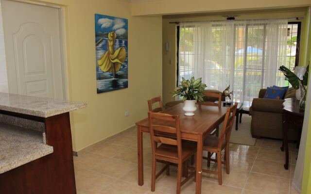 Stylish 1r-1b Apt Near The Beach And Main Street