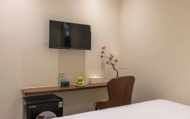 V'Luna Hotel - Managed by THM