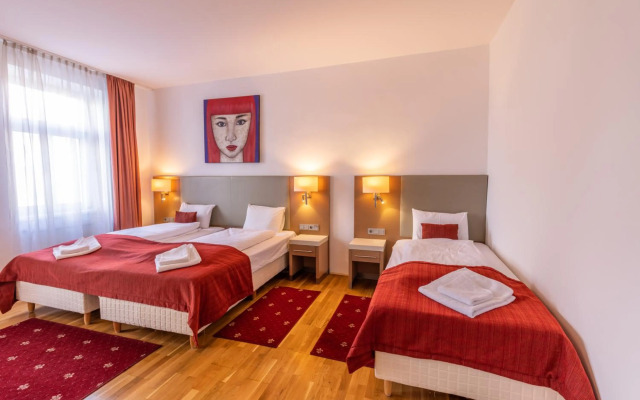 Rustic Apartment with 4 bedrooms Top 9