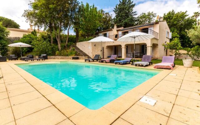 Magnifique Villa, Piscine,5BR à 5 min pied du club 55