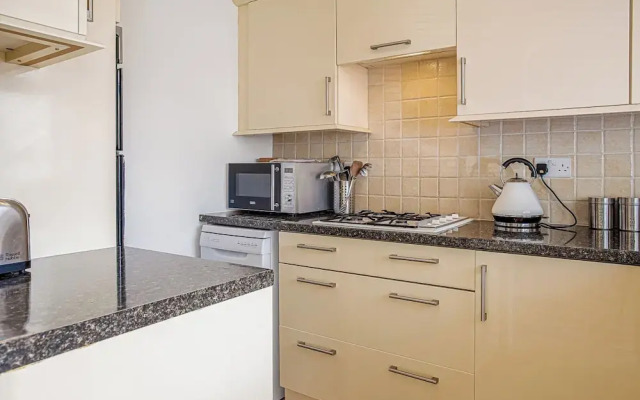 Central 2BD with Garden and Free Parking