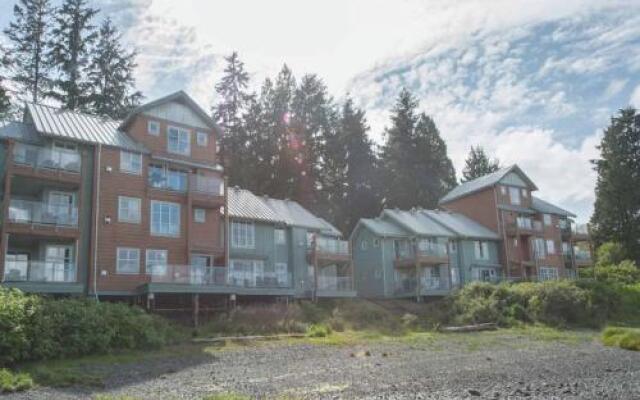 Luxury 2BR Oceanfront Condo by OnlyBC 201