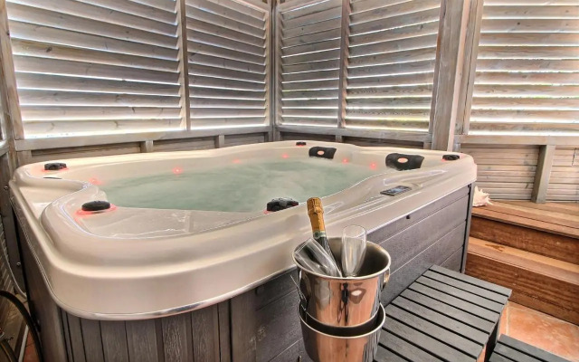 Appartement THOMANA , jacuzzi privé, plage à 200 m