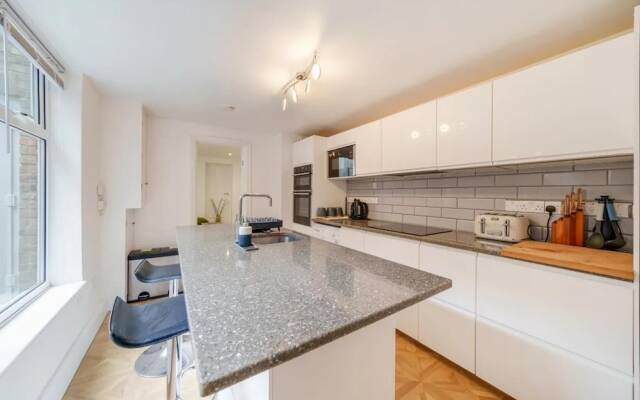Charming Spacious 2-bed Apartment in London