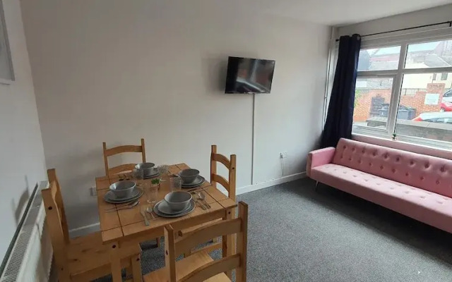 Room in Guest Room - Spacious Single Room in Stoke