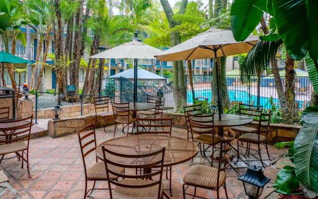 Vanllee Hotel and Suites