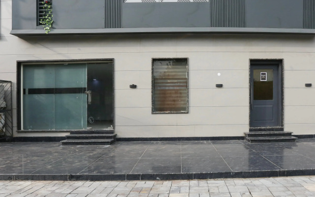 Super Townhouse Rohini Sector 18 Formerly Relic Stay