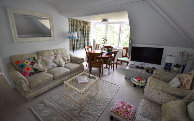 Immaculate 4-bed Apartment in Bournemouth & spa