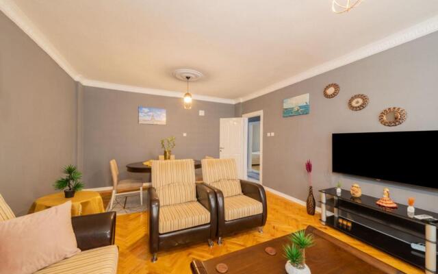 Central Flat Close to the Beach in Muratpasa