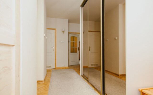 Lucka Rooms - Sound of Silence B24.6