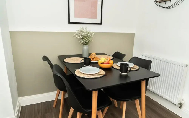 Host Stay Hewitt Close