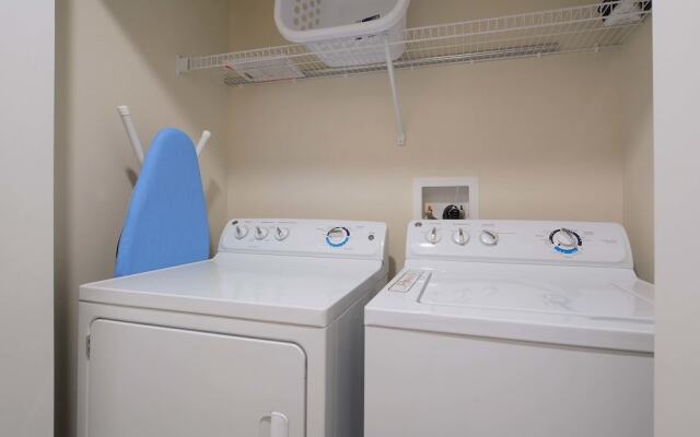 Storey Lake 4 Bedroom Townhome w Splashpool - 1616ST