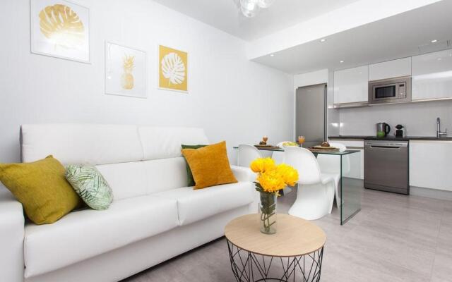 COOL Apartment NEAR Beach Pool & AC 1