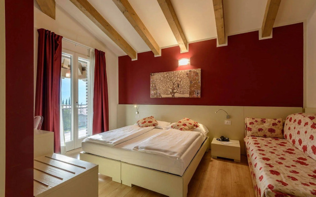 Hi Hotels Torbole Pool & Spa