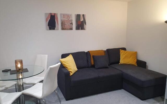 Elm Apartment by Cliftonvalley Apartments