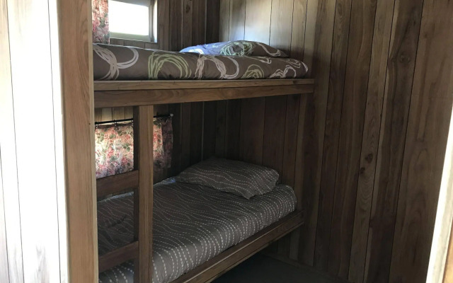 The Waterwheel Beach Cabins - Caravan Park