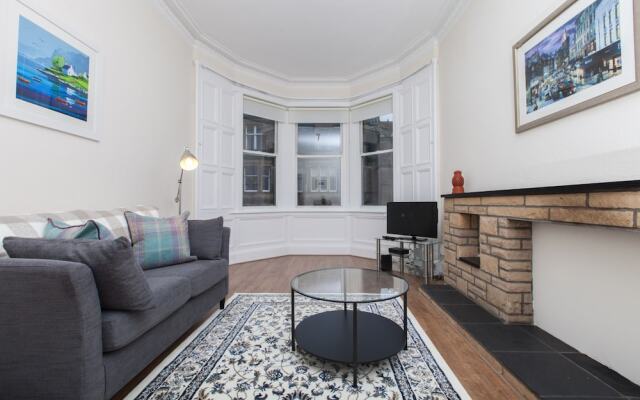 Spacious 2-br Flat for 4 in Morningside