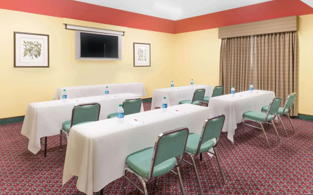 Ramada by Wyndham Vandalia