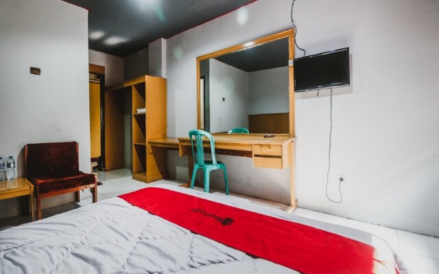 RedDoorz Plus near Senen 2