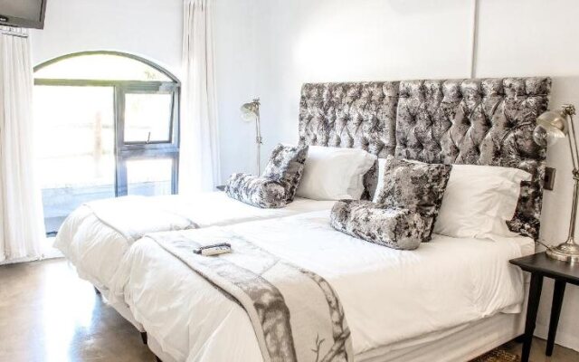 Jemima's Hospitality, Bunker on Bailie