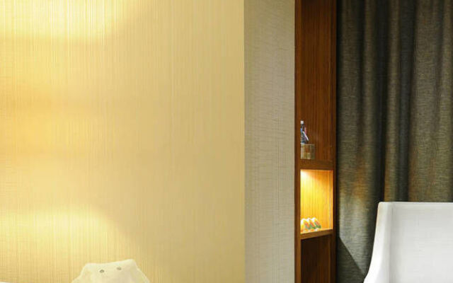 Yannian Huijing Hotel