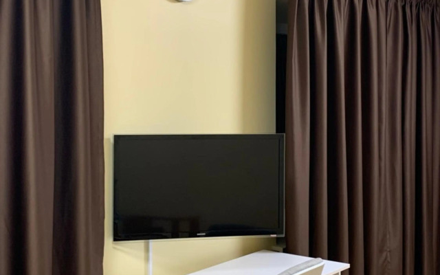 Private room, private bathroom, private entrance in private house