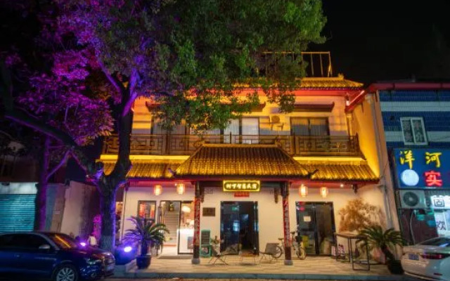 Shanghai Wisdom Hostel Under the Tree