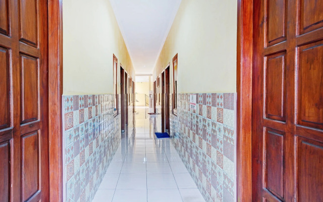 OYO 90234 Dhoho Family Guest House