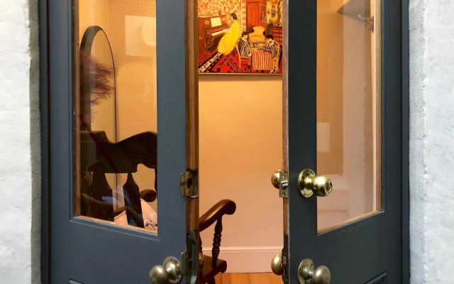 Lotus Gogh Apartment