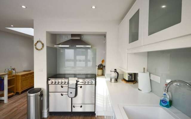 Bright & Homely 2 Bed House In Bedminster