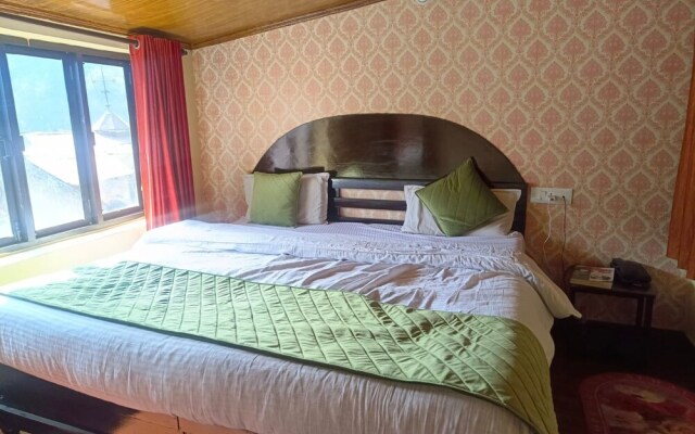 Goroomgo Chand Regency Nainital