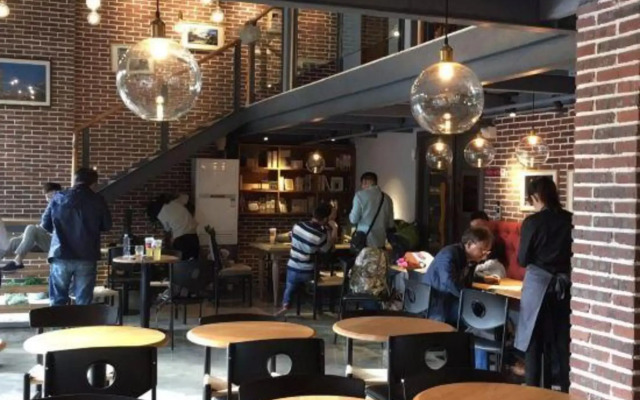 Be Home Youth Hostel